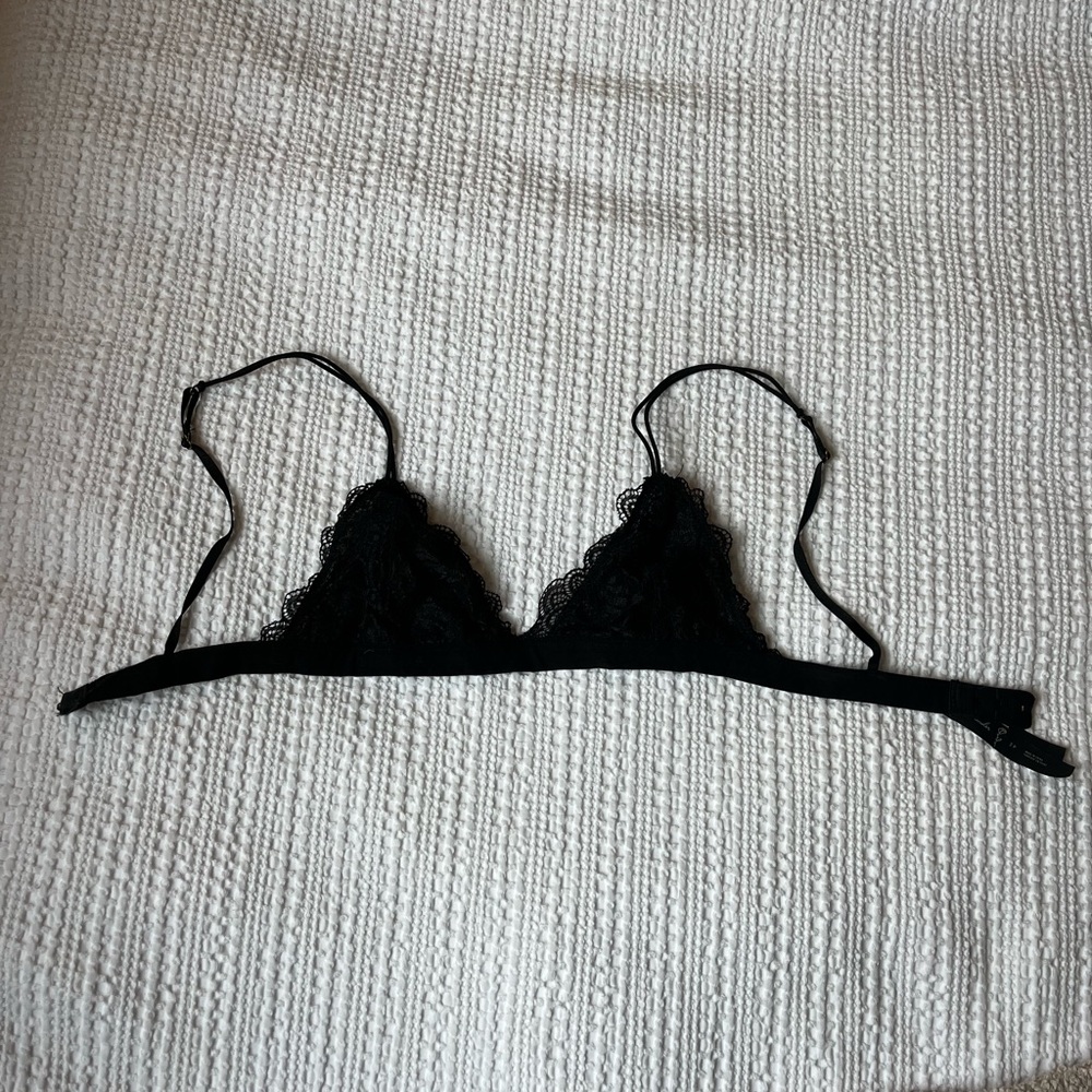 Out From Under Lacey Unlined Strappy Triangle Bralette Size Small